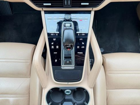 Used 2019 Porsche Cayenne image 23