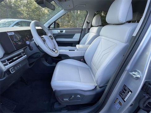 Certified 2025 Hyundai Santa Fe SEL image 9