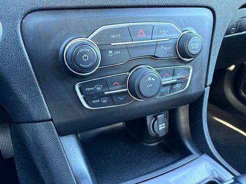 Used 2022 Dodge Charger SXT w/ Leather Interior Group image 4