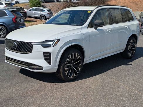 New 2026 Volvo XC90 T8 Ultra w/ Protection Package Premier image 8