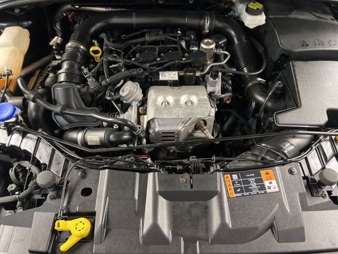 Certified 2018 Ford Focus SE w/ Cold Weather Package image 27