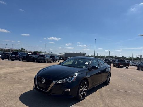 Certified 2021 Nissan Altima 2.5 SR FWD image 6