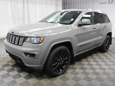 Used 2021 Jeep Grand Cherokee Altitude AWD/4WD image 9