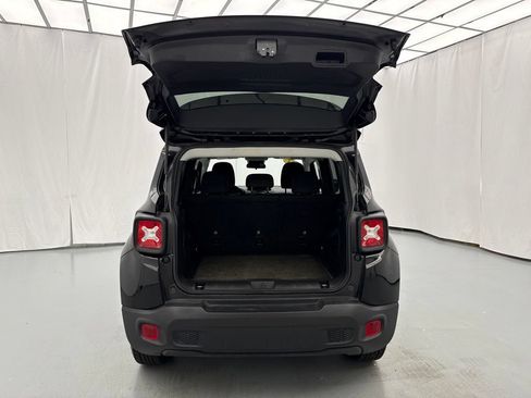 Used 2023 Jeep Renegade Latitude AWD/4WD image 10