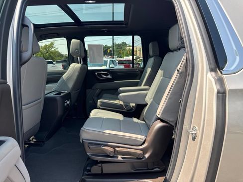 Used 2023 GMC Yukon XL SLT w/ SLT Premium Package AWD/4WD image 27