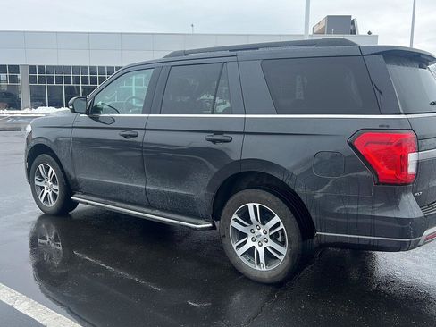 Used 2023 Ford Expedition XLT image 9