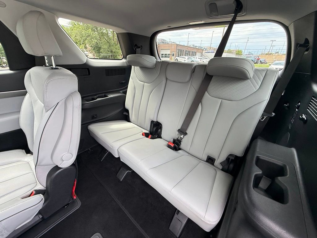 Used 2024 Hyundai Palisade SEL FWD image 9