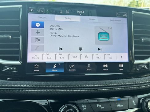 Used 2022 Chrysler Pacifica Touring-L AWD/4WD image 21