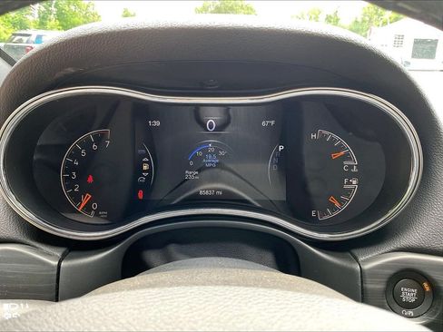 Used 2020 Jeep Grand Cherokee Laredo AWD/4WD image 15
