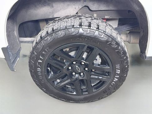 Used 2023 Chevrolet Silverado 1500 LT Trail Boss w/ Convenience Package II AWD/4WD image 29