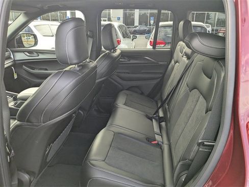 New 2025 Jeep Grand Cherokee Altitude image 14
