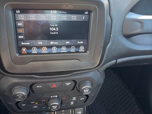 Used 2019 Jeep Renegade Latitude w/ Cold Weather Group AWD/4WD image 16