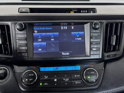 Used 2018 Toyota RAV4 XLE FWD image 21