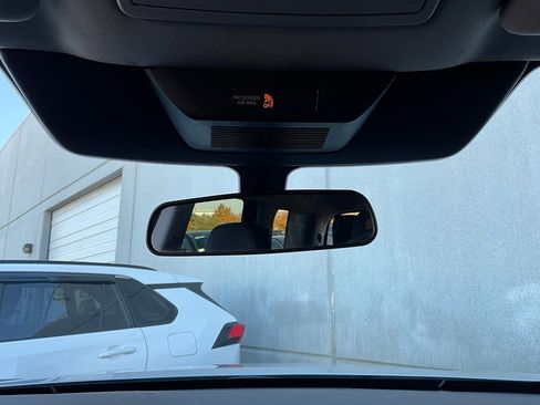 Used 2025 Nissan Pathfinder SV image 19