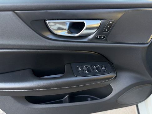 Used 2020 Volvo S60 T5 Momentum image 16