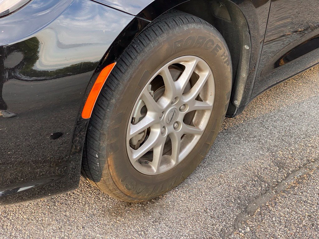 Used 2024 Chrysler Pacifica Touring-L FWD image 4