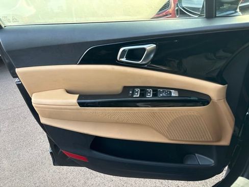 Used 2024 Kia Carnival EX FWD image 27