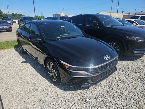 Used 2025 Hyundai Elantra Sport w/ Cargo Package FWD image 6