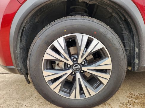 Used 2023 Nissan Rogue SV image 10