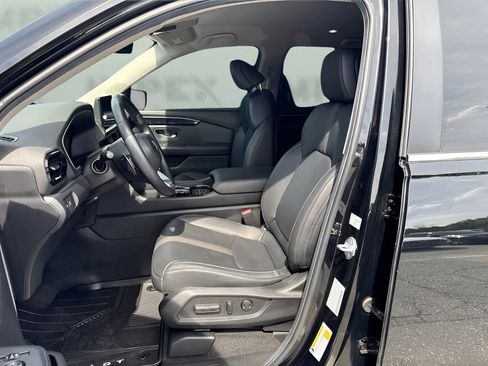 Used 2025 Honda Pilot EX-L image 9