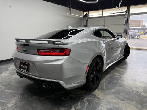 Used 2016 Chevrolet Camaro SS RWD image 2