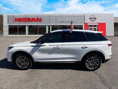 Used 2022 Lincoln Corsair Standard w/ Equipment Group 101A image 5