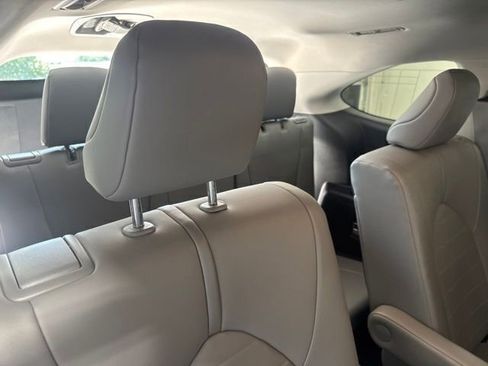 Used 2021 Toyota Highlander XLE FWD image 26
