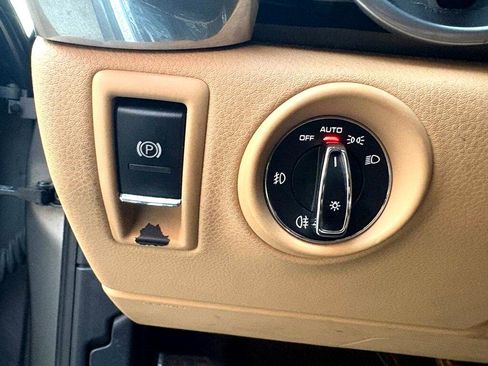 Used 2014 Porsche Cayenne AWD 4dr Manual image 23