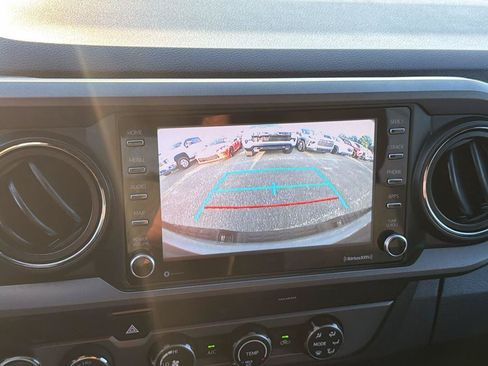 Used 2020 Toyota Tacoma TRD Sport AWD/4WD image 31