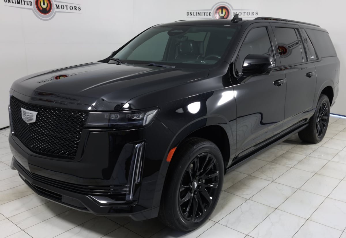 Used 2023 Cadillac Escalade ESV Sport Platinum w/ LPO, ONYX Package AWD/4WD image 5