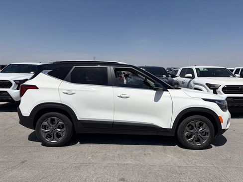 Used 2024 Kia Seltos S AWD/4WD image 2