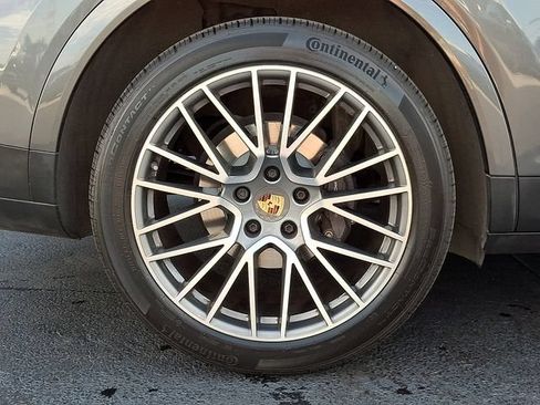 Certified 2023 Porsche Cayenne AWD/4WD image 13