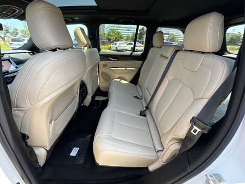 New 2026 Jeep Grand Cherokee Limited w/ Luxury Tech Group II AWD/4WD image 25