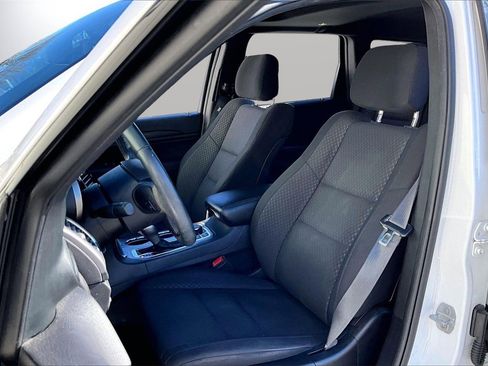 Used 2019 Jeep Grand Cherokee Laredo image 22