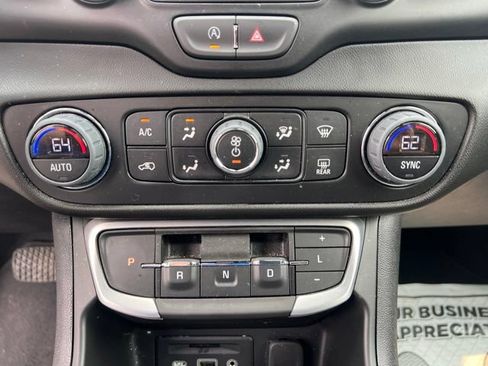 Used 2023 GMC Terrain SLT w/ Infotainment Package II AWD/4WD image 32