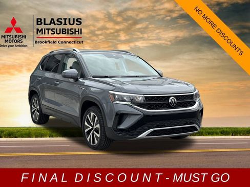 Used 2023 Volkswagen Taos SE image 1