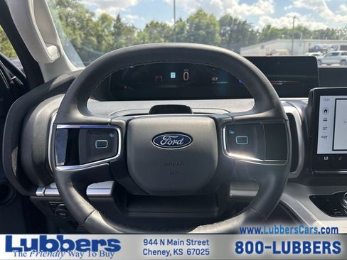 Used 2025 Ford Expedition Active AWD/4WD image 14