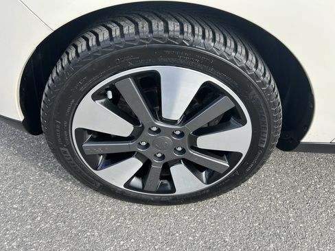 Used 2016 Kia Soul ! w/ Premium Package image 14