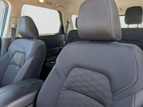 Used 2024 Nissan Pathfinder S FWD image 18