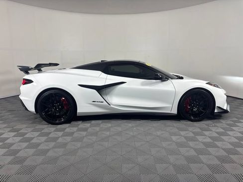 Used 2023 Chevrolet Corvette Z06 w/ Z07 Performance Package RWD image 32