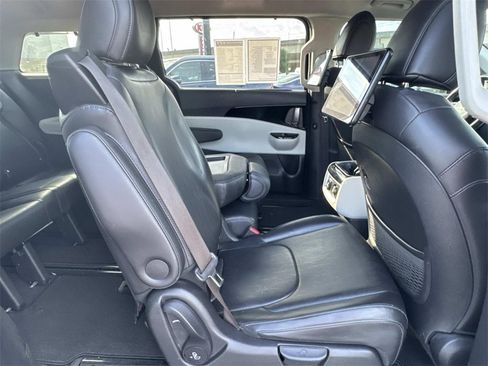 Certified 2022 Kia Carnival SX image 20