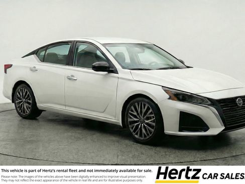 Used 2025 Nissan Altima 2.5 SV FWD image 1