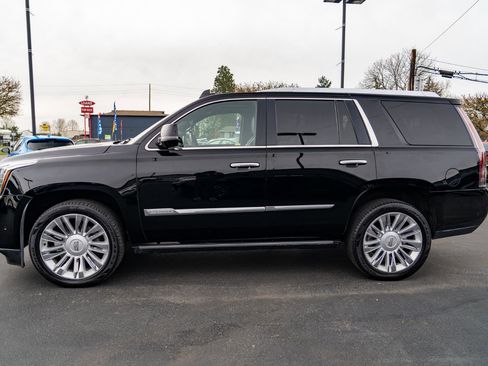 Used 2017 Cadillac Escalade Platinum AWD/4WD image 14