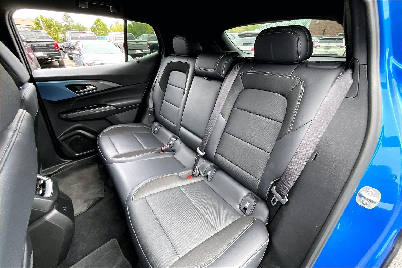 Used 2025 Chevrolet Equinox EV LT w/ Convenience Package FWD image 21