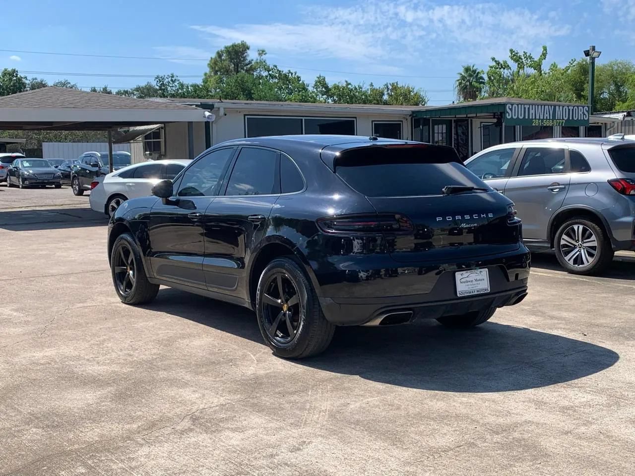 Used 2017 Porsche Macan AWD/4WD image 5