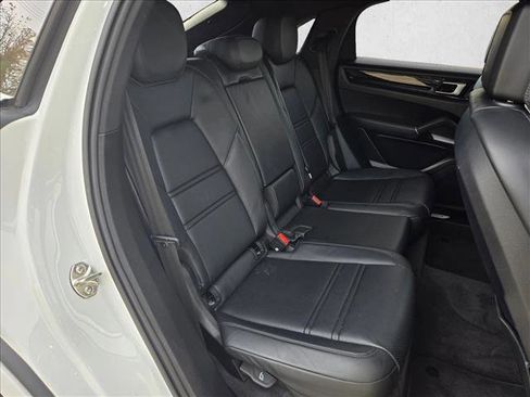 Used 2022 Porsche Cayenne E-Hybrid image 20