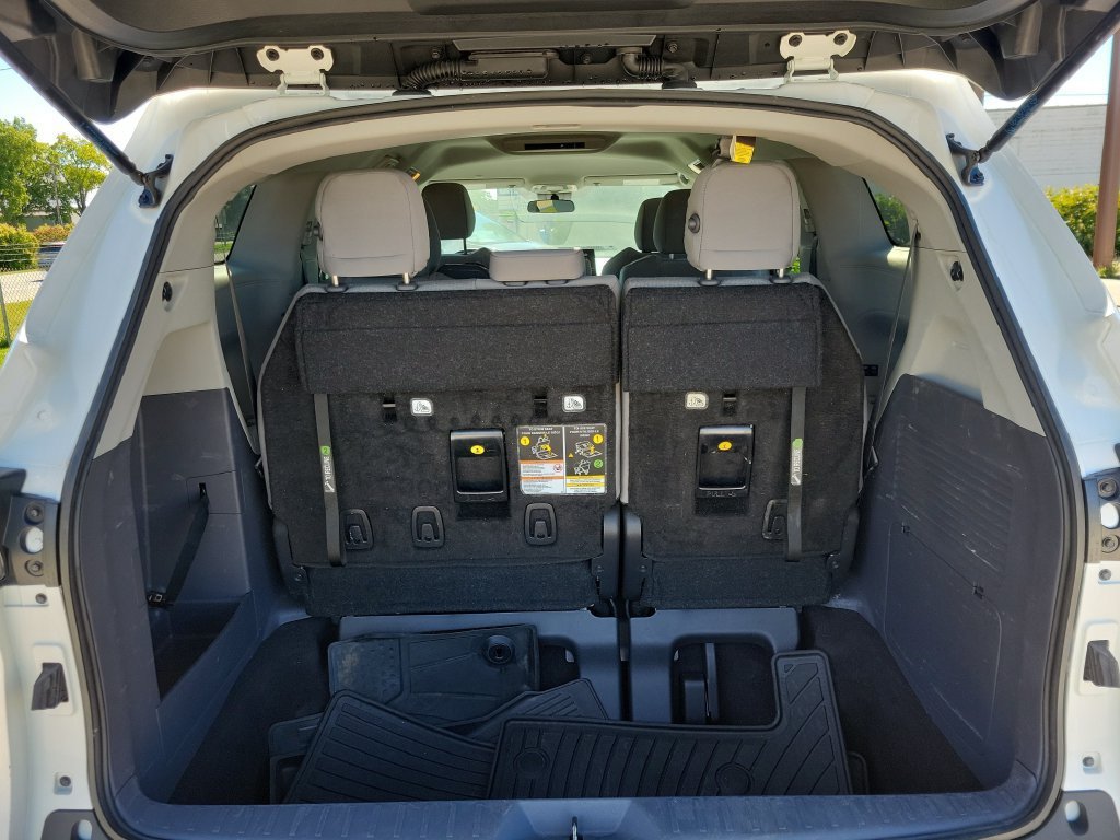 Used 2024 Toyota Sienna LE AWD/4WD image 8
