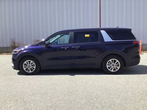 Used 2022 Kia Carnival LX FWD image 4