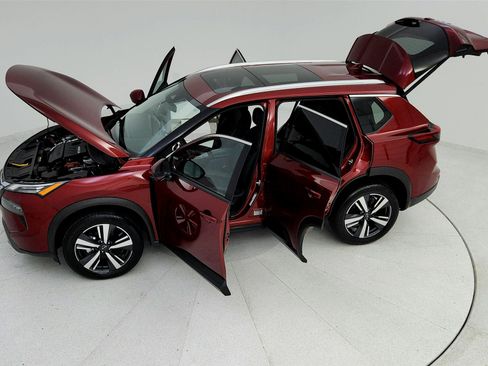 Used 2024 Nissan Rogue SL w/ SL Premium Package image 30