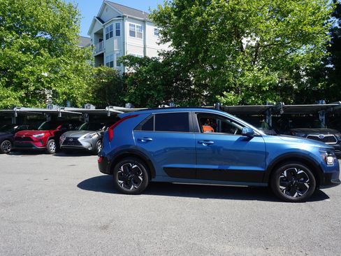 Used 2024 Kia Niro Wind FWD image 3